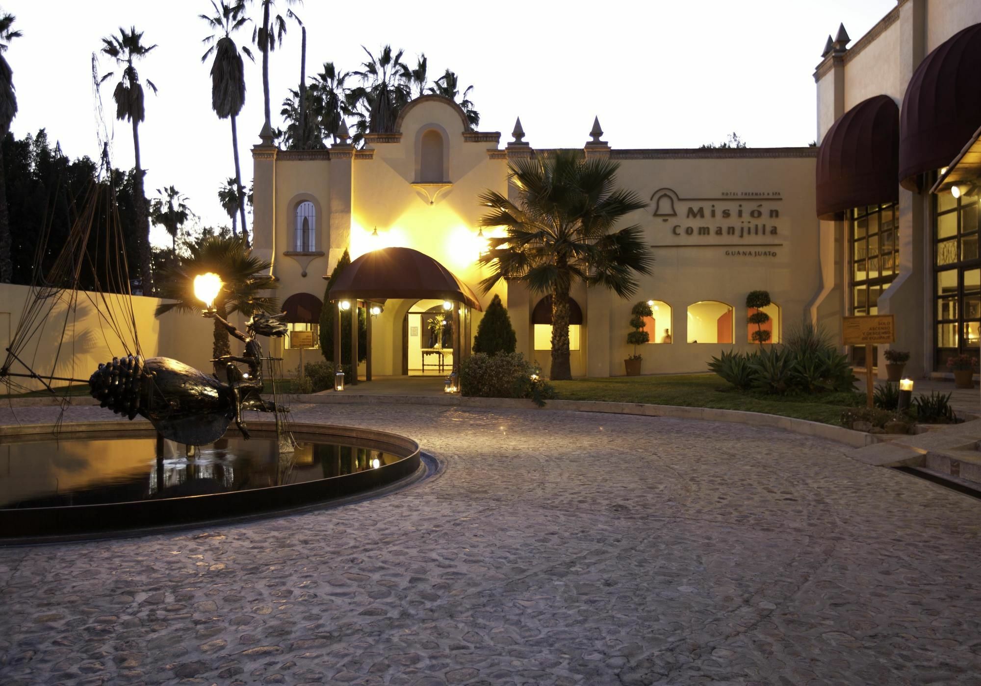 Hotel Mision Comanjilla Exterior foto